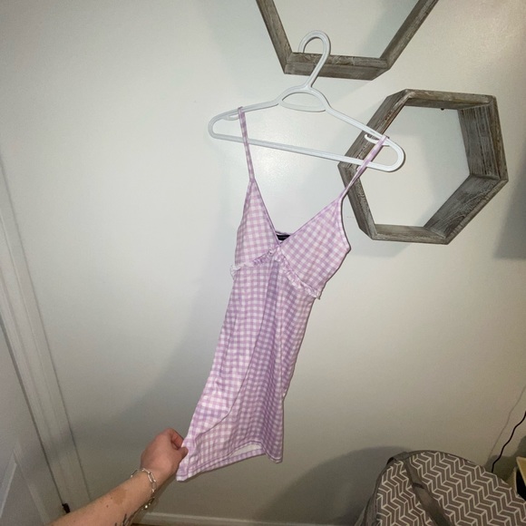 BNWT Pretty Little Thing dress. Size 6 but fits a 4. - Picture 2 of 5